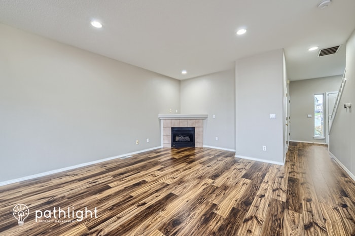 Primary Photo - 20305 S Hoodview Ave, West Linn, OR, 97068