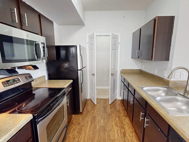 Diseños de cocinas con dos cocinas - Village at Juban Lakes