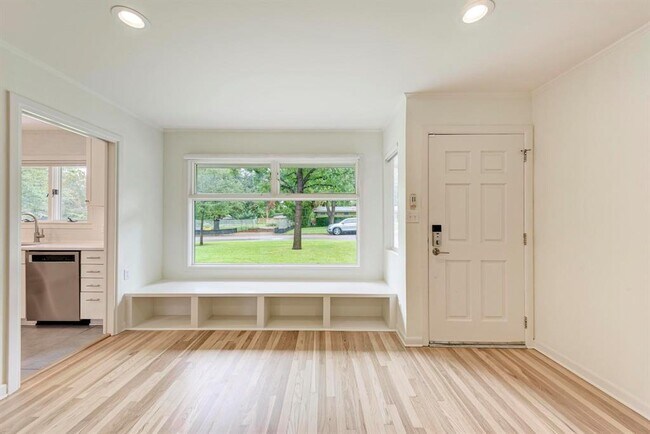 Foto del edificio - 2700 Addison Ave