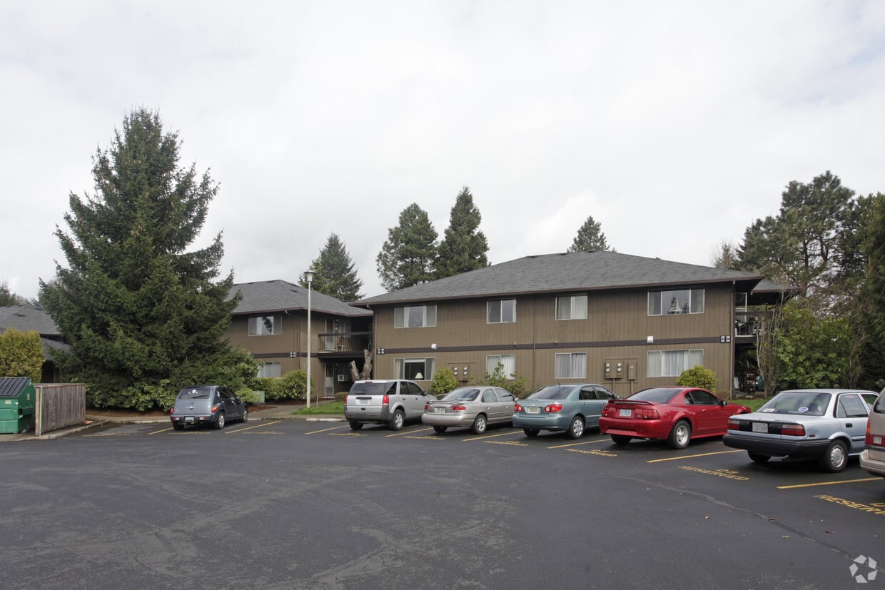 Forest Villa Apartments in Forest Grove, OR