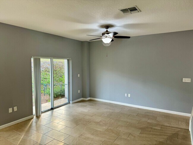 Foto del edificio - Move in ready 3/2 New Construction Townhouse with Garage!!!