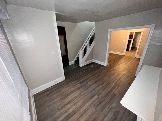 Building Photo - Contemporary Three Bedroom Private Townhom...