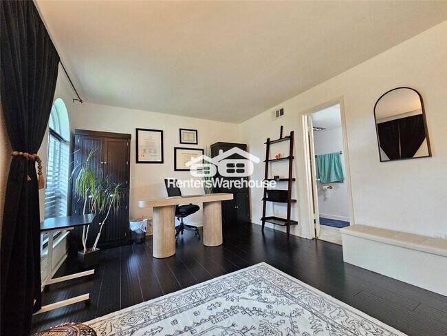 Building Photo - 1806 Saxony Ln