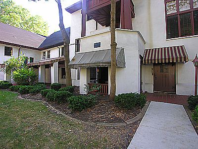 Building Photo - 405 S Braddock Ave