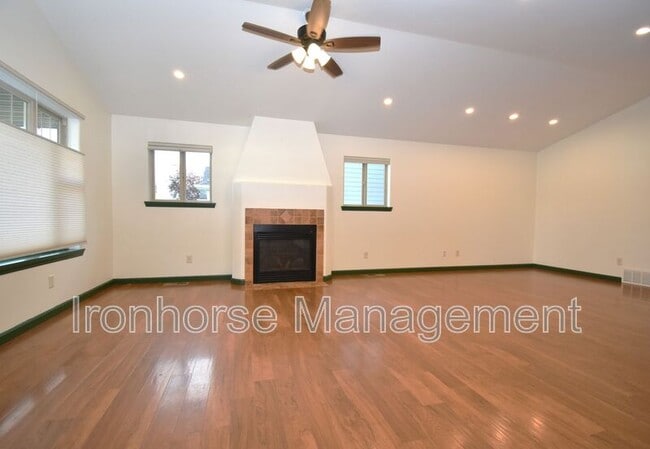 Foto del edificio - 502 Sanders Ave