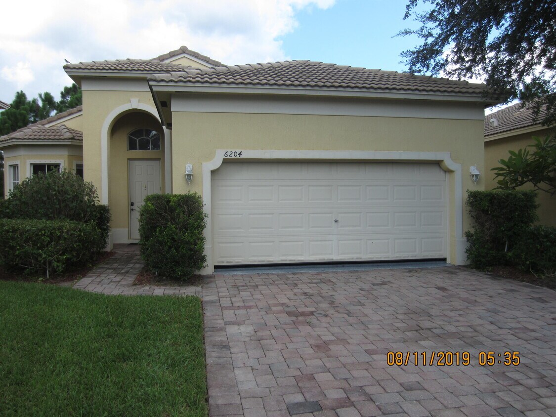 Foto principal - 6204 Spring Lake Terrace