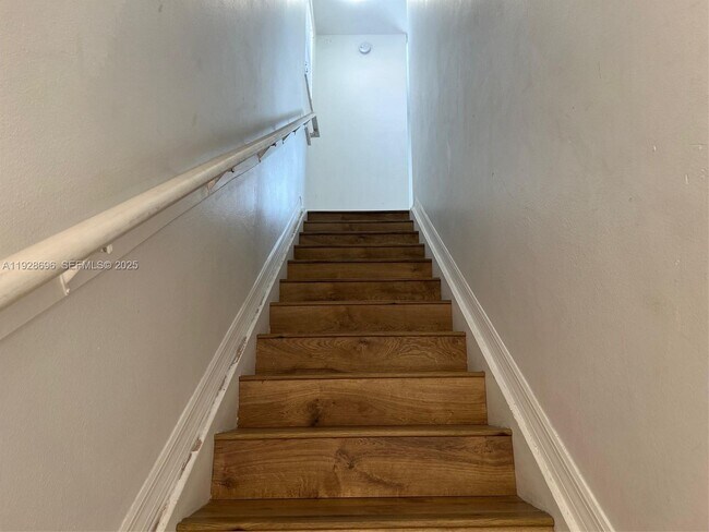 Foto del edificio - 2406 Centergate Dr