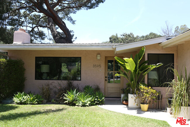 Building Photo - 3595 Glenrose Ave