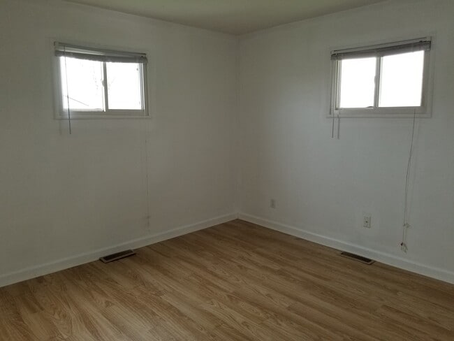 Building Photo - 2842 Woodman Dr