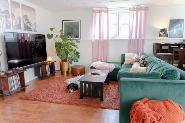 Building Photo - 12 Pine St