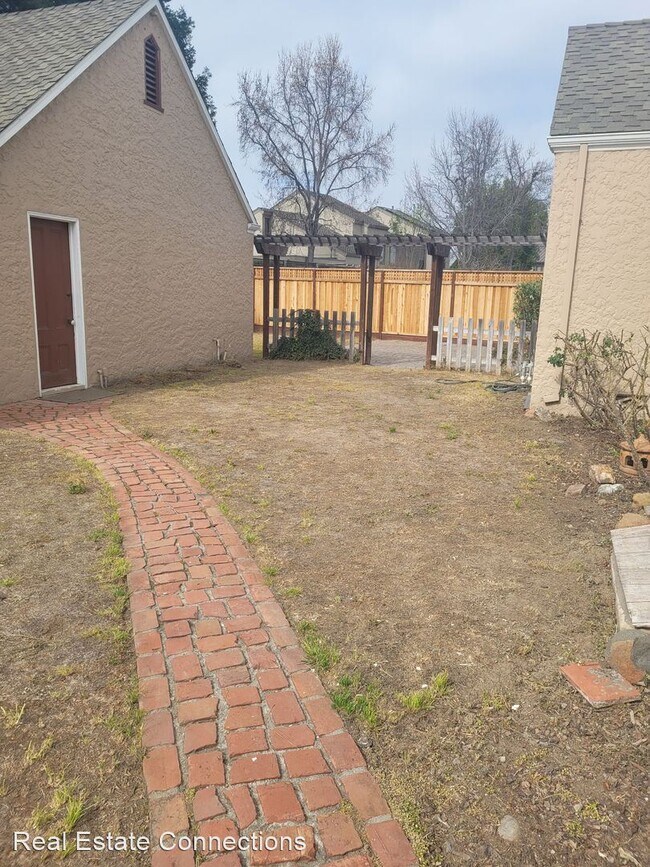 Building Photo - 2 br, 1 bath House - 1697 Hicks Ave