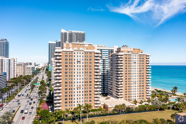 Building Photo - La Mer