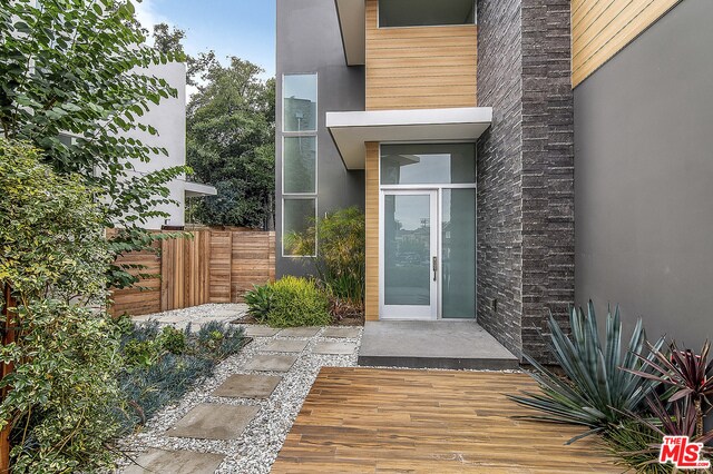 Foto del edificio - 16536 Moorpark St