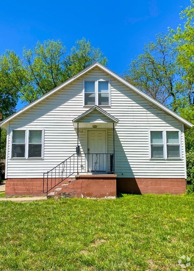 Building Photo - 210 S Manhattan Ave