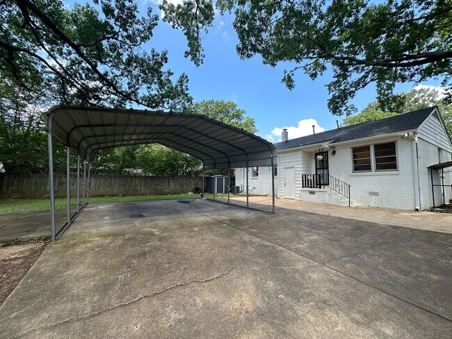 Building Photo - 1/2 OFF FIRST FULL MONTH'S RENT! Gated Par...