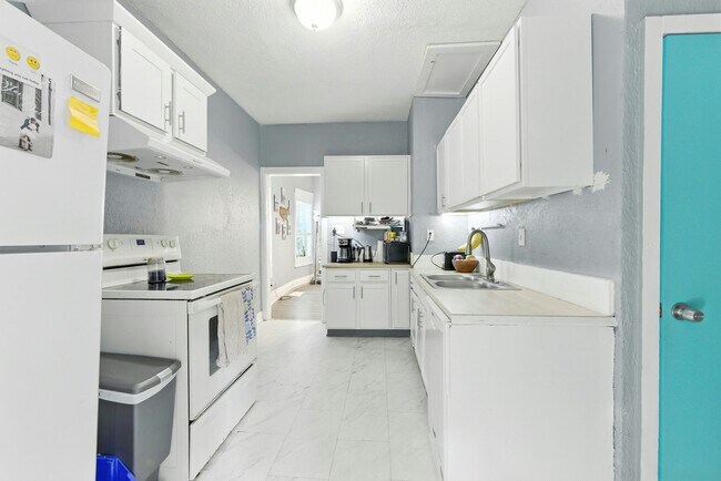 Foto del edificio - 3516 Flora Ave