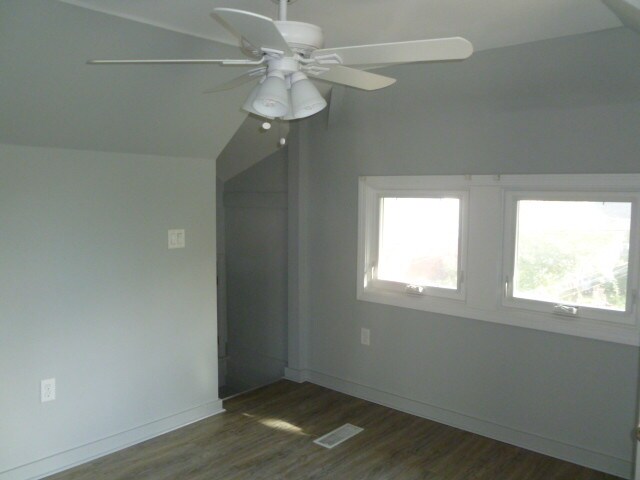 Back bedrm.JPG - 7 Grove St