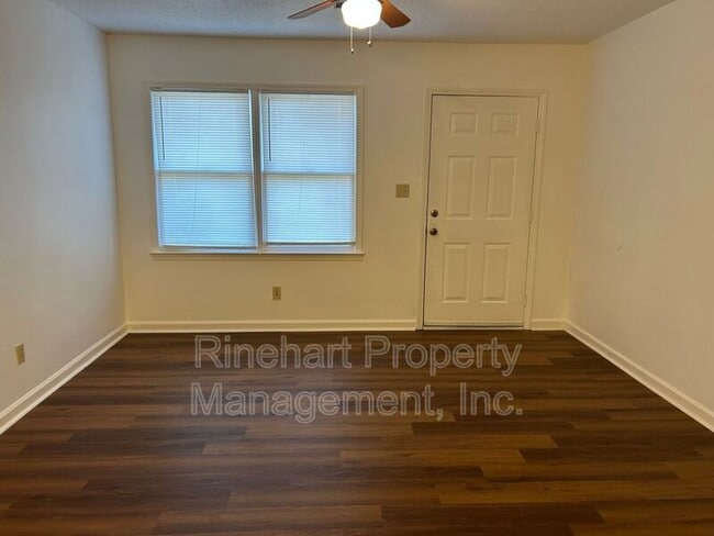 Foto del edificio - 1100 Chandler Dr