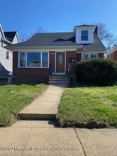 Building Photo - 9 Howland Ave