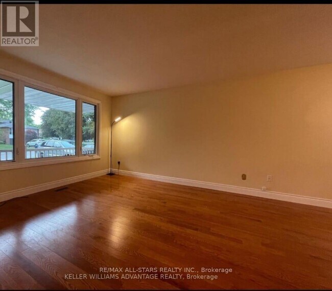 Building Photo - 272 Stouffer St