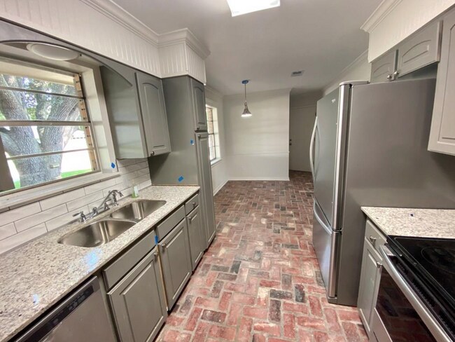 Foto del edificio - Move-in Ready 3 bed/ 2 bath home in Town S...