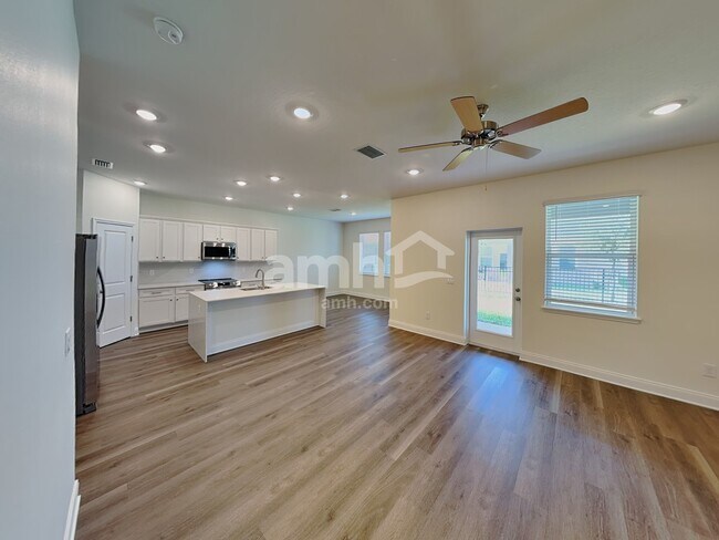 Foto del edificio - 983 Grafton Ridge Dr