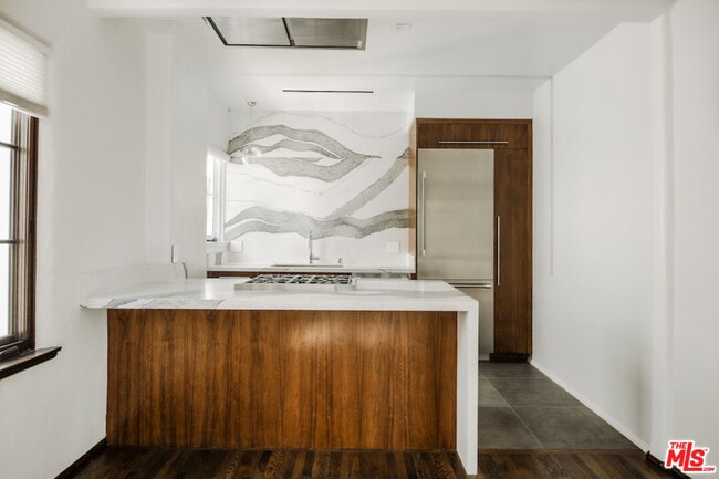 Building Photo - 1302 N Sweetzer Ave