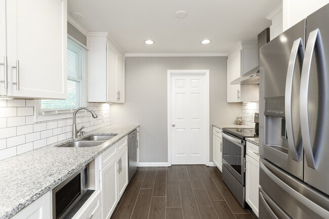 Foto del edificio - 905 Preston Ct