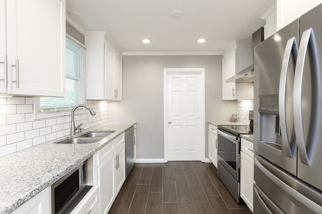 Photo - 905 Preston Ct House