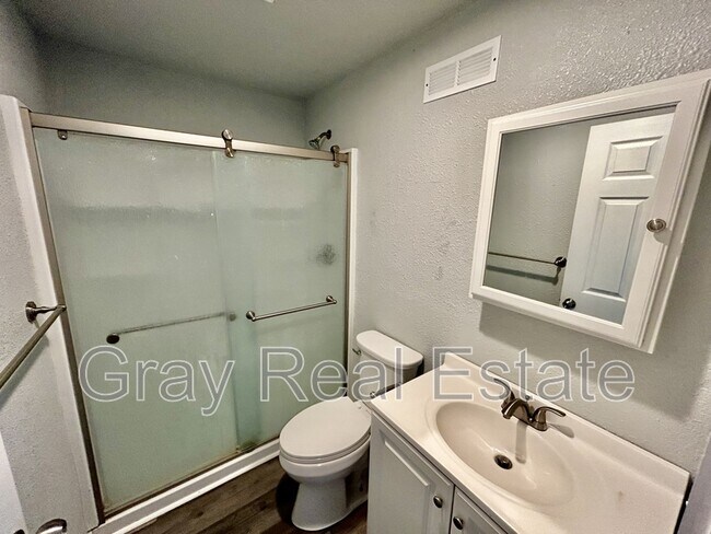 Foto del edificio - 531 W 16th St