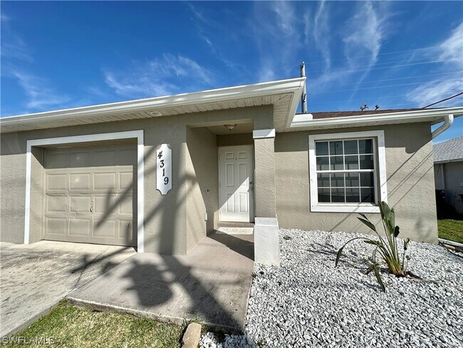 Foto del edificio - 4319 SW Santa Barbara Pl