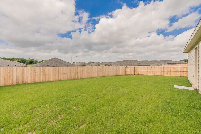 Foto del edificio - 3 bedroom 2 bath-brand new construction in...