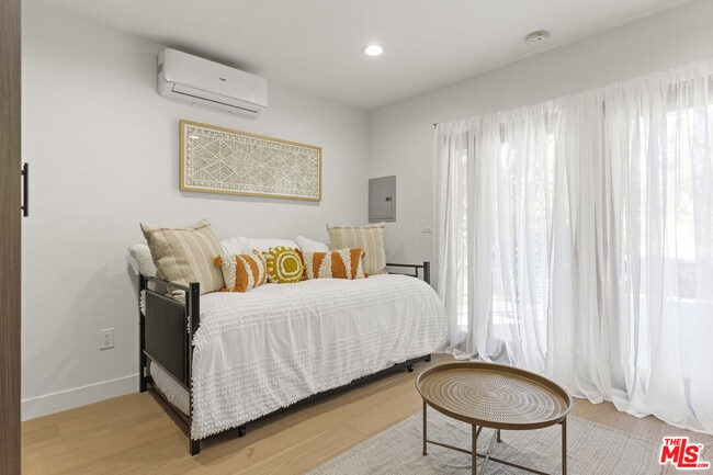 Building Photo - 3775 Aloha St