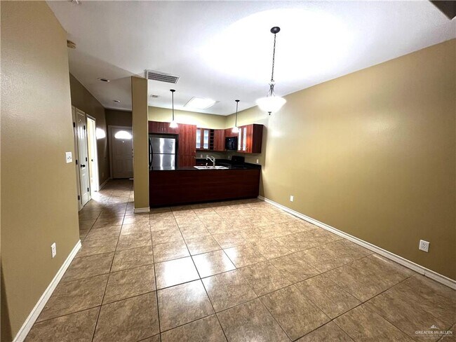Building Photo - 3019 Regal Dr