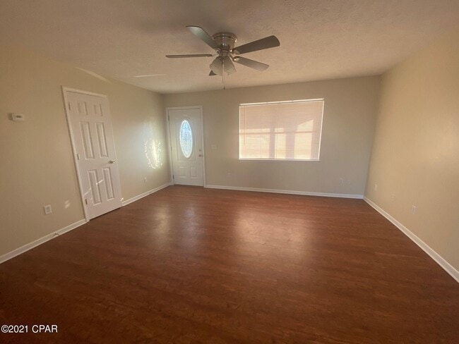 Building Photo - 610 E Pine Forest Dr