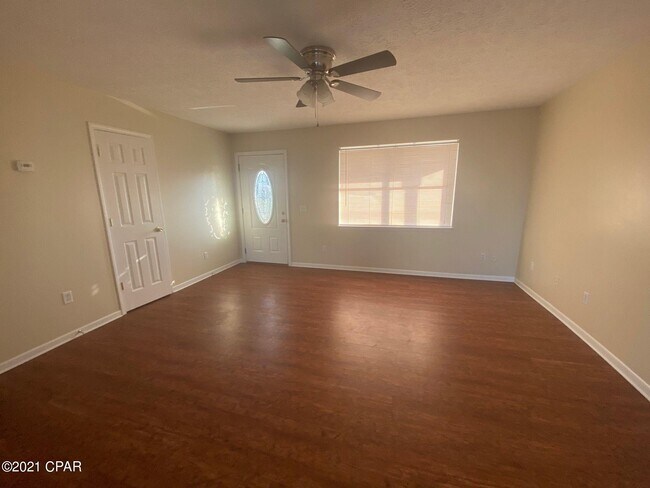 Foto del edificio - 610 E Pine Forest Dr