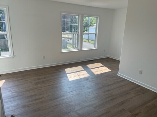 Building Photo - 1701 3rd Ave