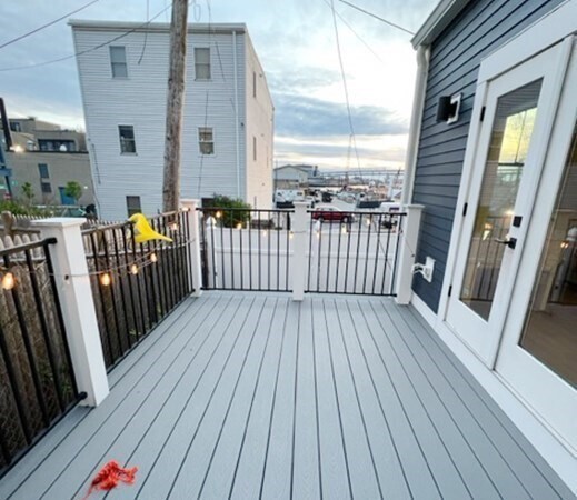 Building Photo - 360 Meridian St