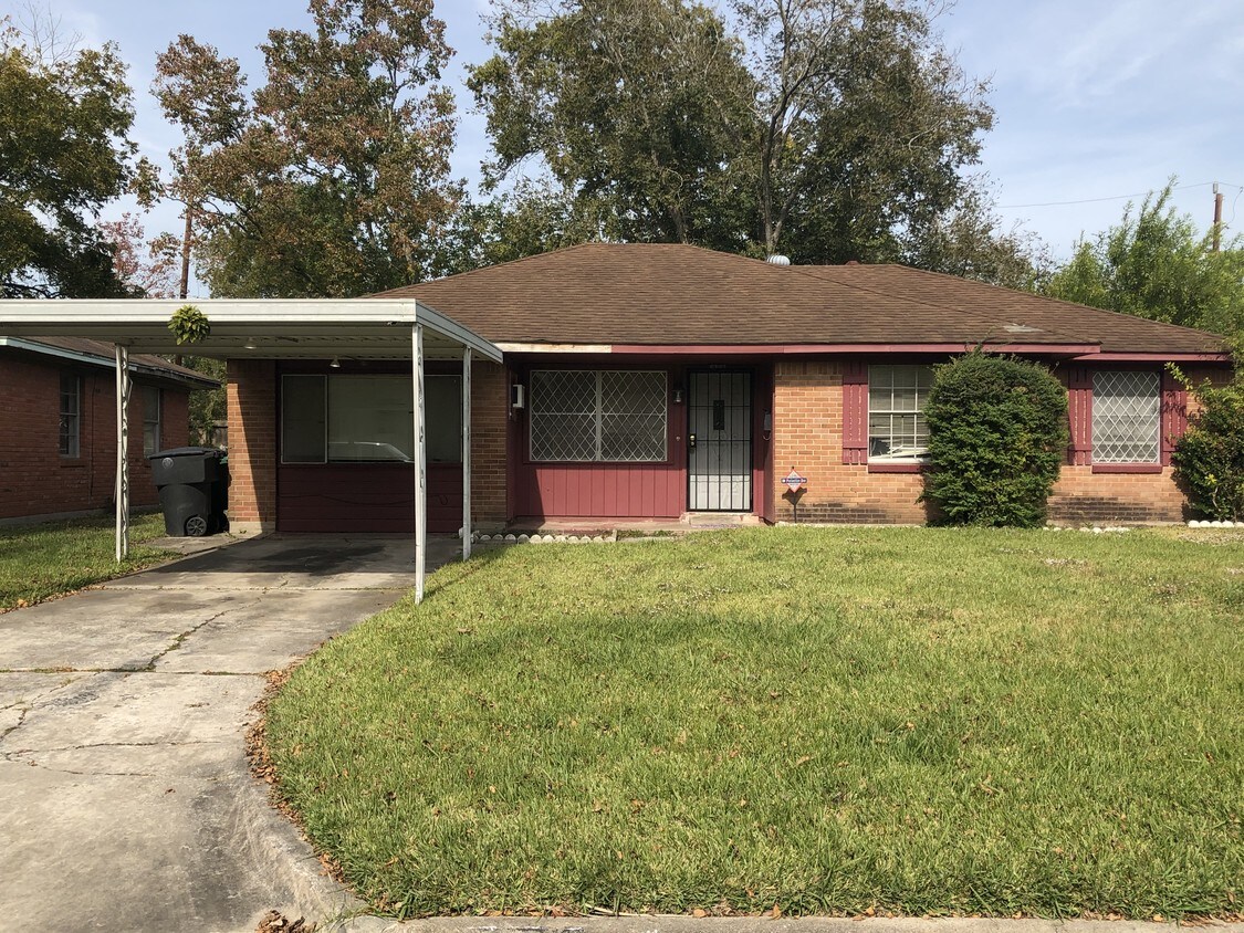 5723 Peacock St, Houston, TX 77033 House Rental in Houston, TX