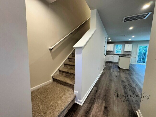 Foto del edificio - New 3 bed 2.5 bath Townhouse in Forestbrook