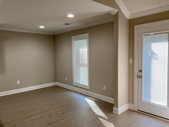 Foto del edificio - 160 Livingston Way