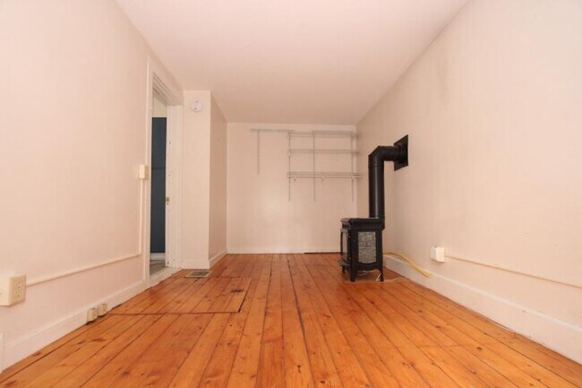 Photo - 8 S Union St House