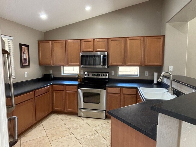 Foto del edificio - 1450 N Maria Ln