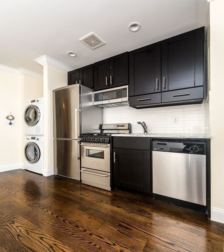 Primary Photo - 513 E 82nd St