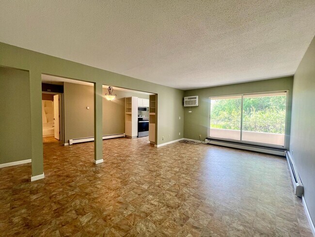 Foto del edificio - 1 Bedroom, 1 Bathroom Apartment In Desirable Location!