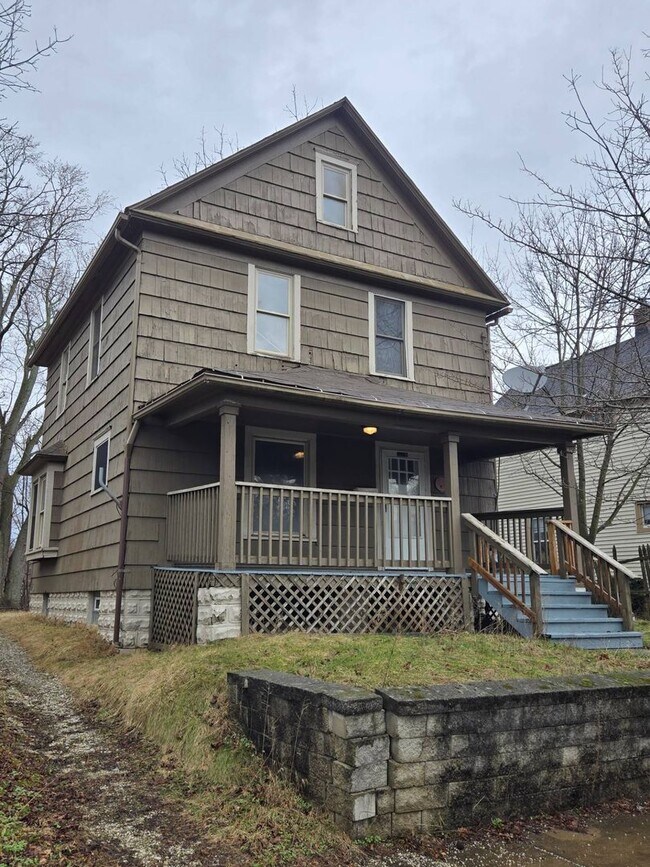 Foto del edificio - Charming 4-Bedroom Property in Prime Location