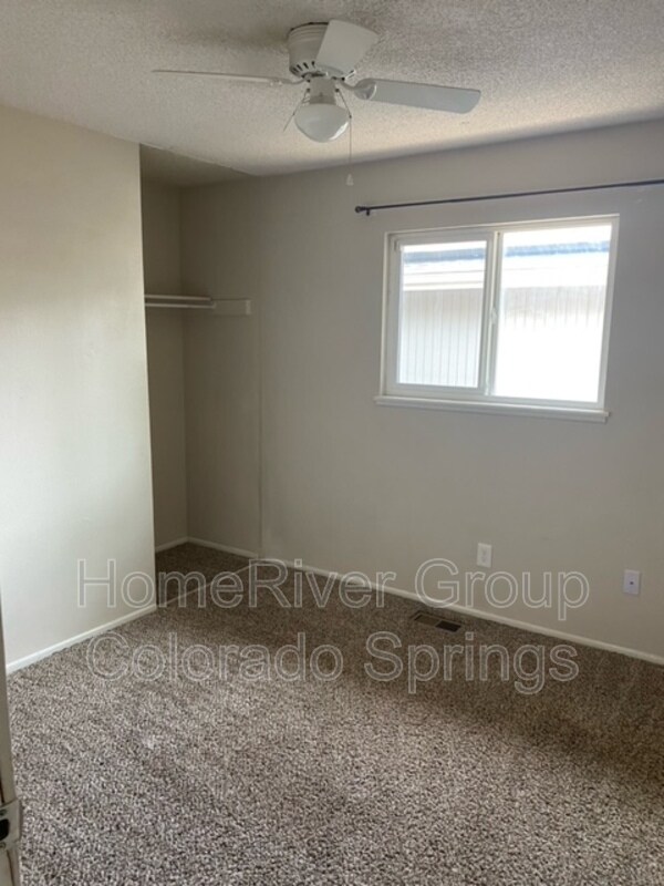 Building Photo - 2858 Carmel Cir