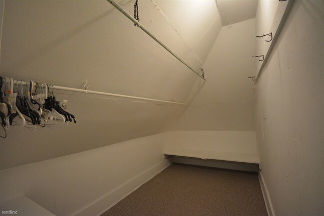 Foto del edificio - 213 W Logan St