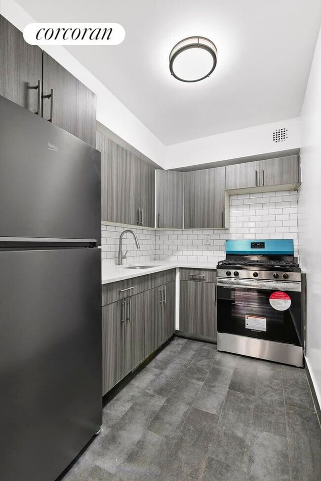 Building Photo - 10 W 87th St