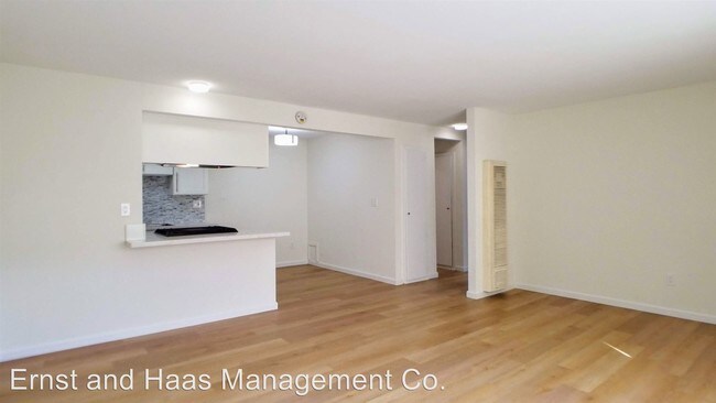 Building Photo - 17372 Queens Ln
